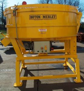 
 



	
		
			Caractéristiques
			BM 1006
		
		
			Capacité de malaxage
			1000 l
		
		
			Volume de la cuve
			2000