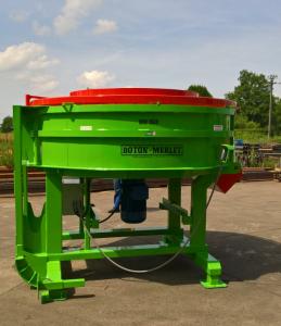 
	
		
			Caractéristiques
			BM 1600
		
		
			Capacité de malaxage
			1600 l
		
		
			Volume de la cuve
			3200 l
		
	

